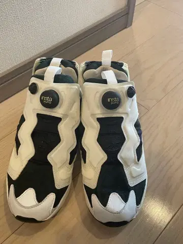 새상품급 Reebok 인스타펌프 퓨리 화이트/블랙 24.5