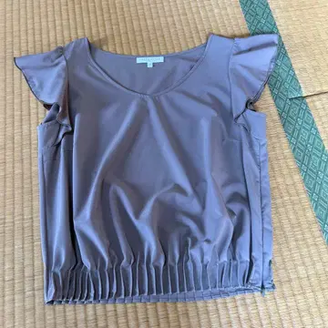 프릴 소매 브라운 상의 FR