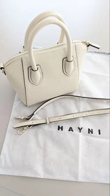 HAYNI 화이트 가죽 숄더백 S 사이즈