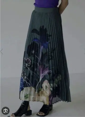 Ameri MEDI ROENTGEN FLOWER PLEATS SKIRT