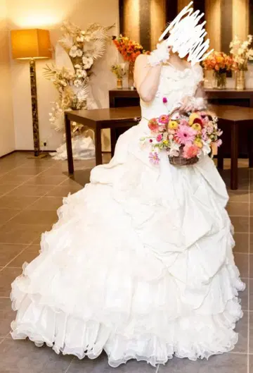 아이보리 프린세스 라인 웨딩 드레스