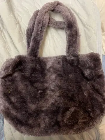 퍼플 퍼 핸드백