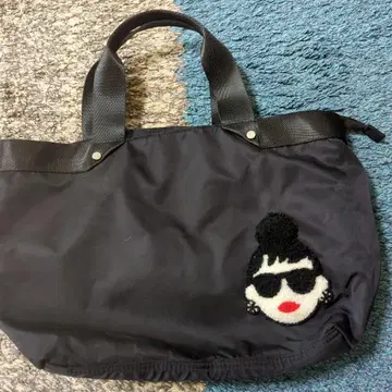 블랙 토트백 모던 캐릭터 자수