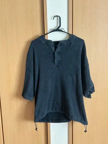 ROCHEM 블랙 헨리넥 T셔츠 S