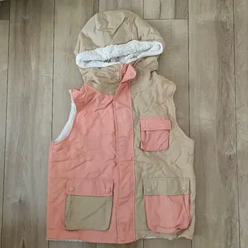 후드 부착 보아 베스트