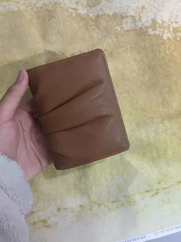 브라운 가죽 접이식 지갑