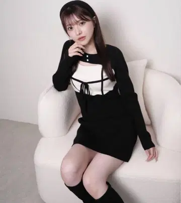 LIPSERVICE 데콜테 오픈 바이컬러 리본 니트 원피스