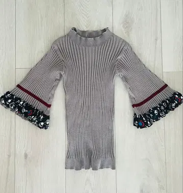 그레이지 플레어 슬리브 스웨터