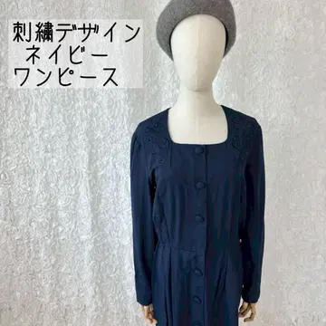 네이비 자수 디자인의 앞 버튼 원피스 긴팔 스퀘어 넥 레트로 계열