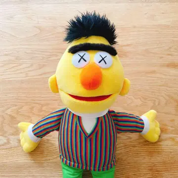 (택 포함) 유니클로 KAWS 세서미 스트릿 콜라보 봉제 인형 버트