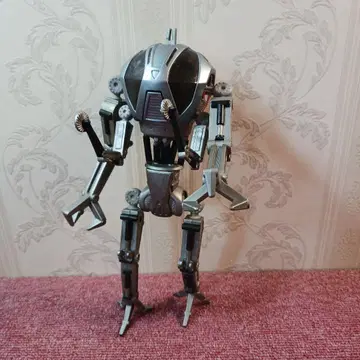 툼 레이더, 사이먼 피규어