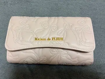 Maison de FLEUR 리본 무늬 장지갑