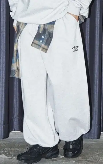 별주 UMBRO 원포인트 로고 자수 속기모 스웨트 팬츠 PUBLUX