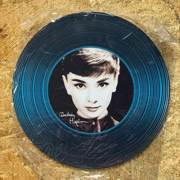 오드리 헵번 레코드 디자인