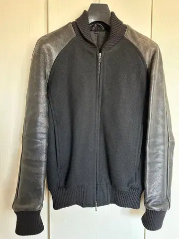 ATTACHMENT 바시티 자켓 블랙