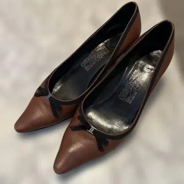 Ferragamo 브라운 스틸레토 하이힐 7 1/2D