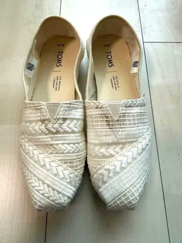 [ 새상품급 레어 ] TOMS 화이트 자수 여성용 W6.5