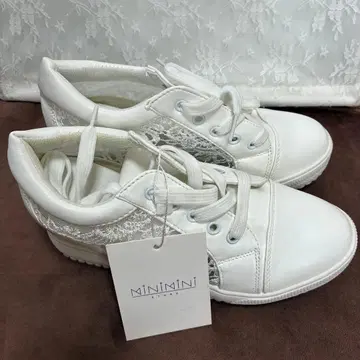 MiNiMiNi STORE 인힐 스니커즈 화이트