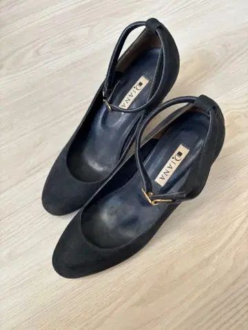 Diana 블랙 펌프스