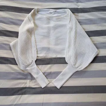 ROYAL PARTY 화이트 크롭 니트