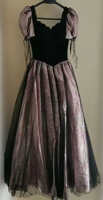 블랙과 핑크의 롱 드레스