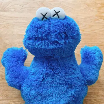 (택 포함) 유니클로 KAWS 세서미 스트릿 봉제 인형 쿠키 몬스터