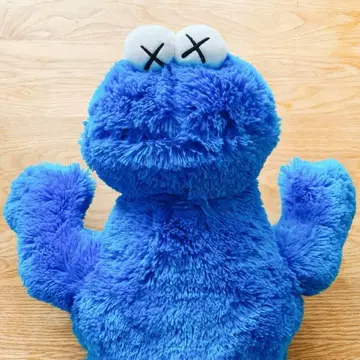 (택 포함) 유니클로 KAWS 세서미 스트릿 봉제 인형 쿠키 몬스터