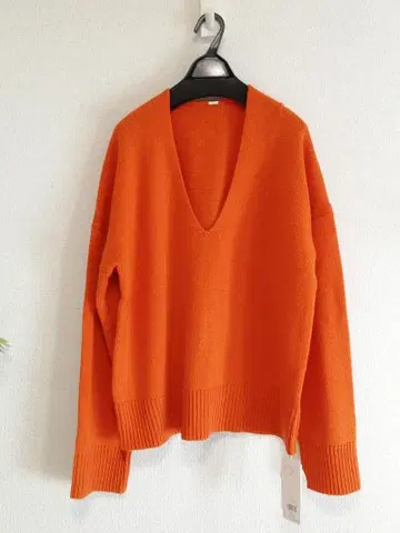 미라 오웬 V넥 하이 라인 워셔블 니트