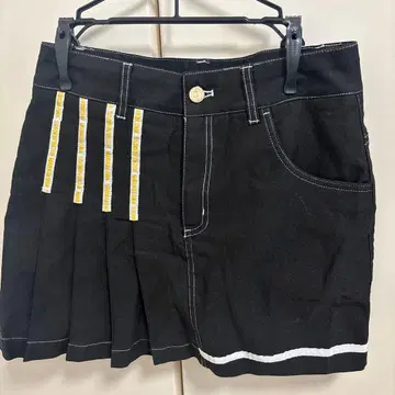 MARK&LONA 블랙 플리츠 스커트