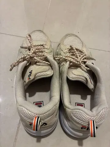 FILA 메쉬 스니커즈 화이트