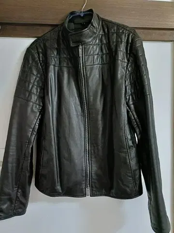 아르마니 꼴레지오니 가죽 자켓 싱글 라이더 퀼팅