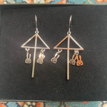 화살표 찰랑 귀걸이 2P cune