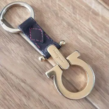 Ferragamo 키링