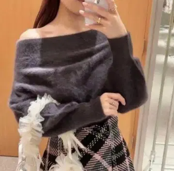 [미사용 새상품 택 포함] 폭스 알파카 오프숄더 풀오버 SNIDEL