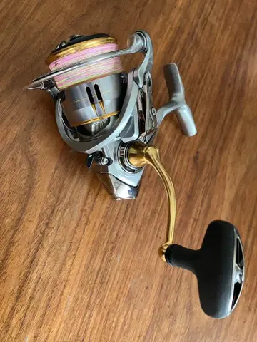 18 프림스 LT3000D-C 스피닝 릴 실버/골드