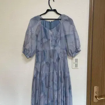 그라데이션 퍼프 슬리브 원피스