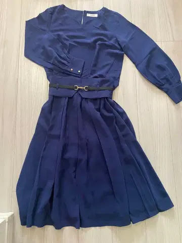 Andemiu 네이비 셋업 블라우스 x 플레어 스커트 포멀 대응