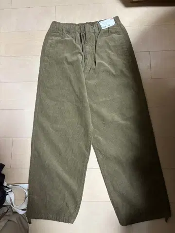 유니클로 U 2025AW 코듀로이 유틸리티 팬츠 미사용품!