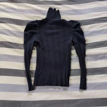 REDYAZEL 네이비 터틀넥 스웨터