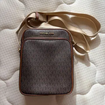 MICHAEL KORS 브라운 숄더백