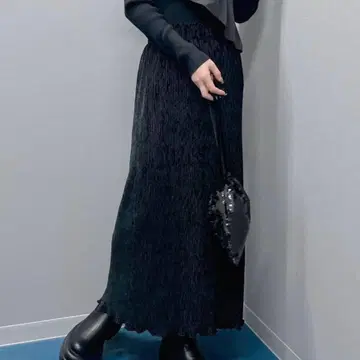 LOWRYS FARM 샤이니 벨로아 타이트 SK 스커트 블랙