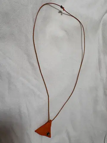 앙리 퓌이의 펜던트