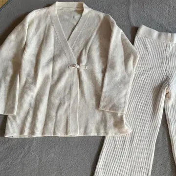 MARTE 화이트 니트 셋업