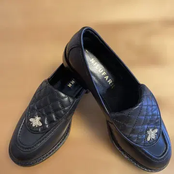 새상품 NILUFARR 블랙 퀼팅 로퍼 벌 자수 포함