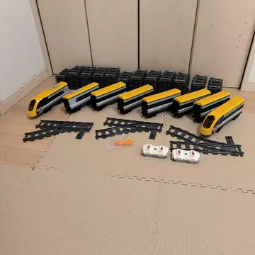 레고 기차 8량, 직선 레일 48개, 커브 레일 68개 포함