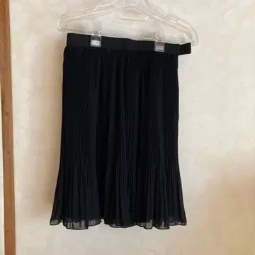 블랙 플리츠 스커트와 자켓 셋업