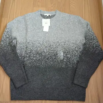 유니클로 x JW 앤더슨 수플레얀 그라데이션 크루넥 스웨터