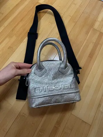 DISSSELL 실버 숄더백