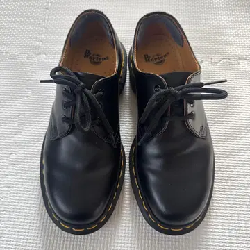 닥터마틴 3홀 신발 UK4