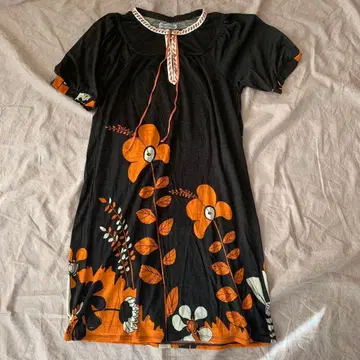 츠모리치사토 꽃무늬 반팔 원피스